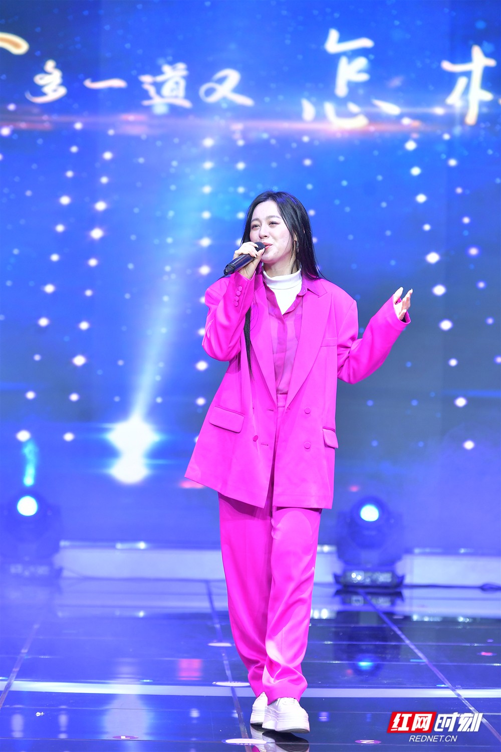 LEE_2605.jpg LEE_2605.jpg