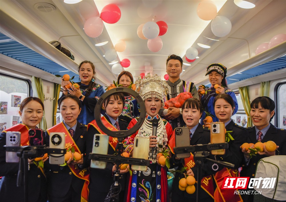 01 春梅服务队.jpg 01 春梅服务队.jpg