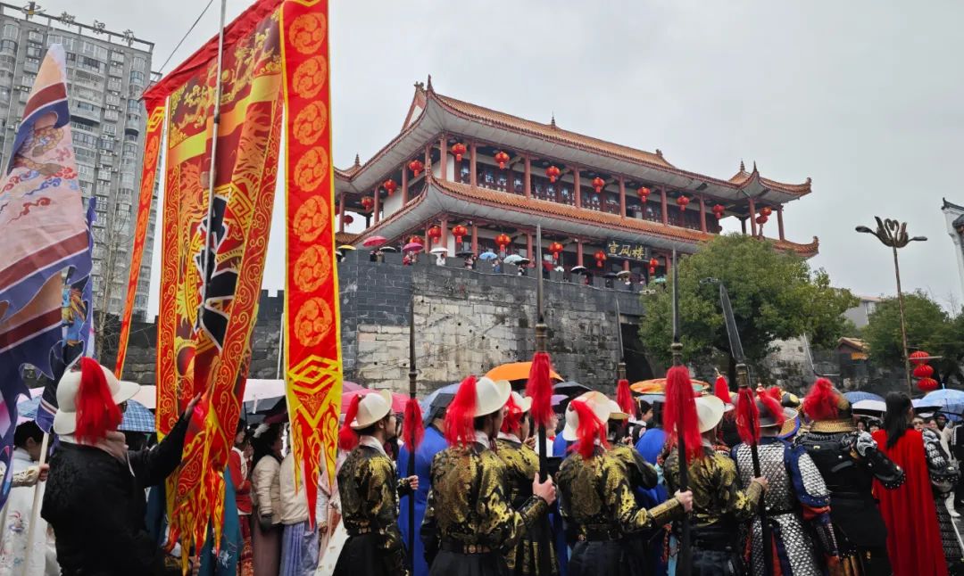 200余名汉服爱好者齐聚古城武冈上演“梦回都梁”...(图1)