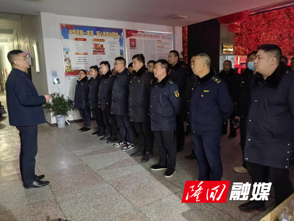 隆回城管开展春节前禁炮专项行动(图1)