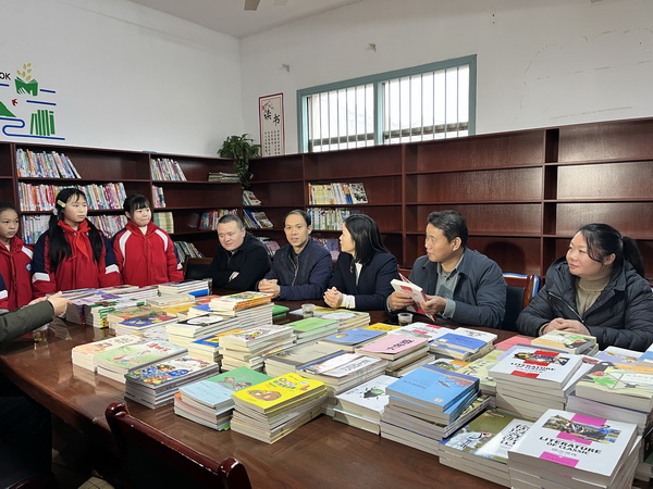 【暖冬行动】民革醴陵市委会赴丁家坊小学开展公益赠书活动 (3).jpg