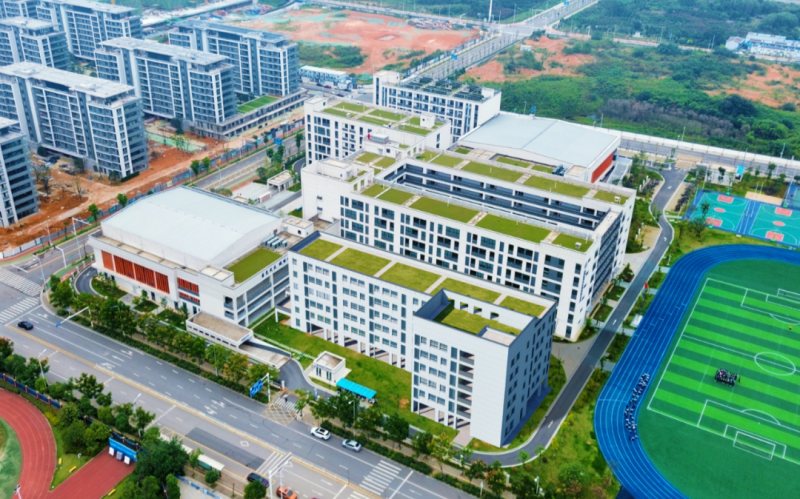 长郡双语白石湖实验中学扩建项目完成后的整体效果图。