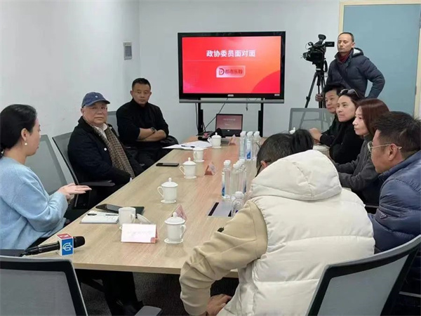 上海市政协委员赵正科（左二）受邀到上海广播电视台参与相关协商.jpg