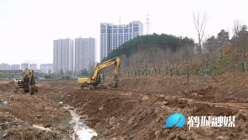 鹤城：快马加鞭推进民生项目建设.mp4_20240220_160456.992.jpg