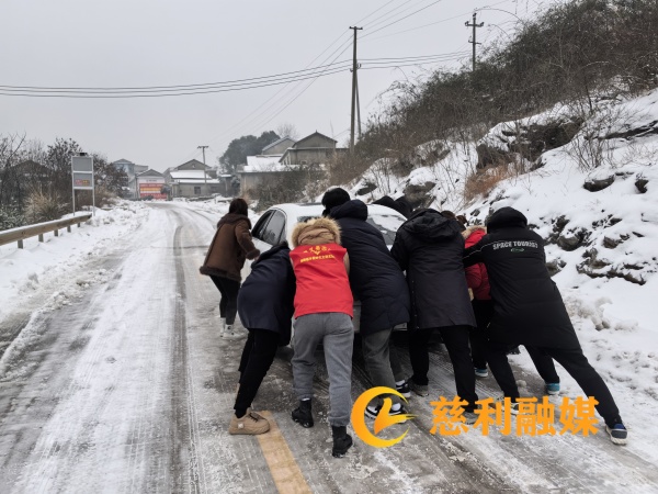 下雪推车02.06_副本.jpg