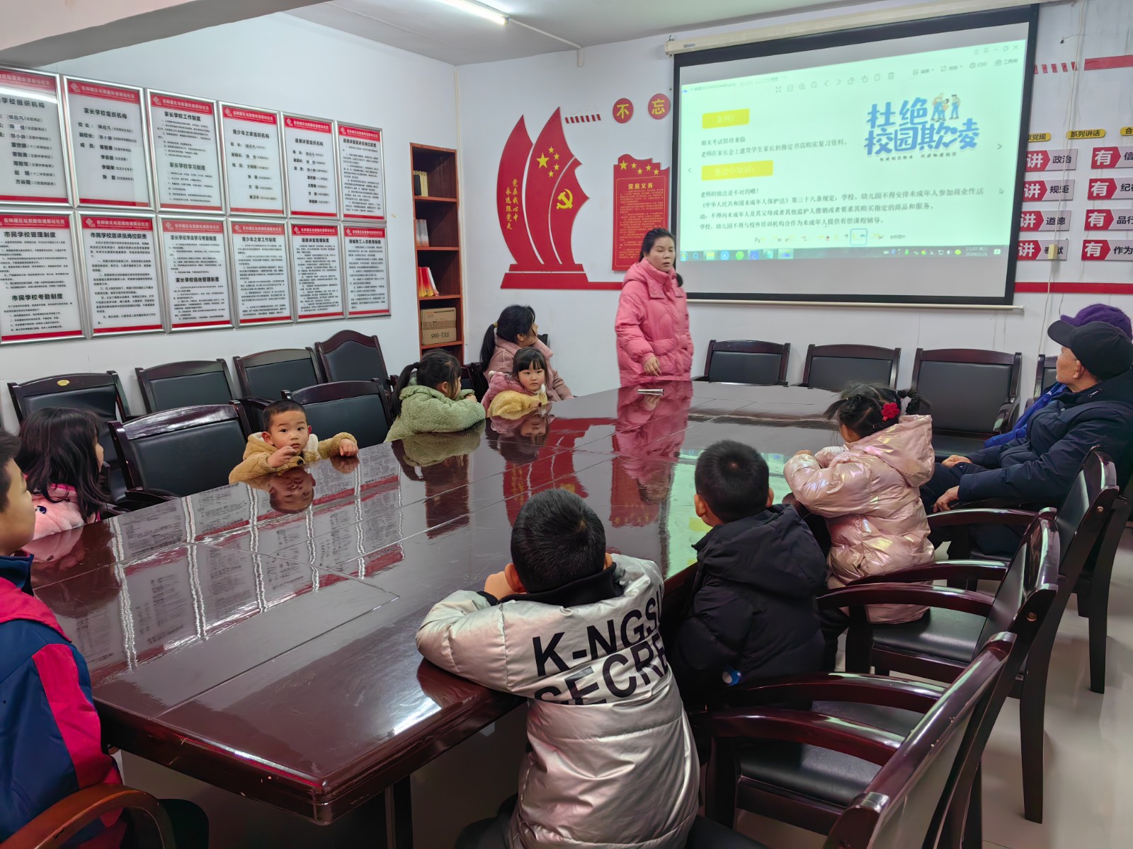 2024年2月21日,新站社区新时代文明实践站在社区会议室开展青少年之家之未成年人心理健康教育专题活动 (2).jpg
