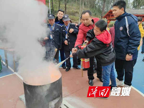 桃花坪街道在思源小区开展消防演练活动(图2)