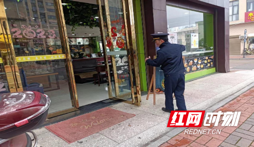 行政执法队集镇商户执法.png