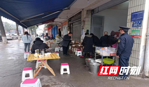 行政执法队集镇商户执法2.png