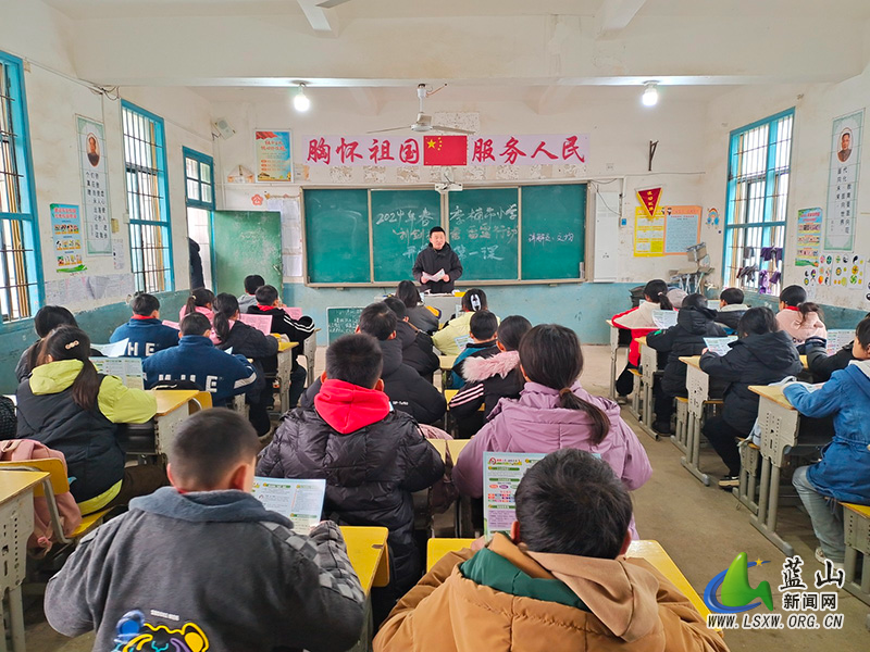 楠市镇开展“利剑护蕾，雷霆行动”开学第一课.jpg