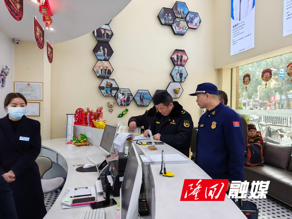 隆回县开展人员密集场所“破窗”除障行动(图2)