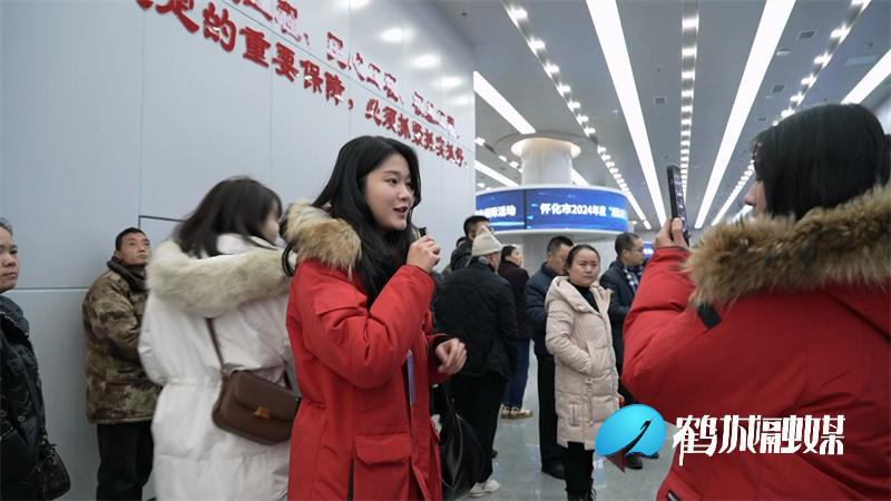 鹤城区广大干部群热议全国两会：奋力谱写高质量发展新篇章.mp4_20240306_160545.960.jpg