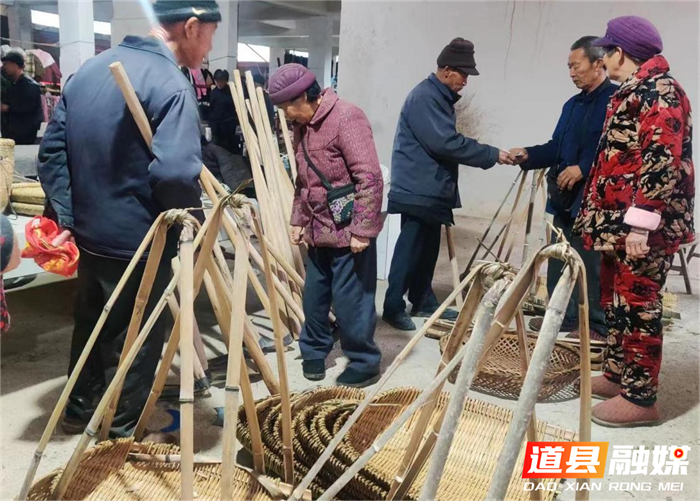 组图｜道县：春来农事忙 购农具助春耕6_副本.png