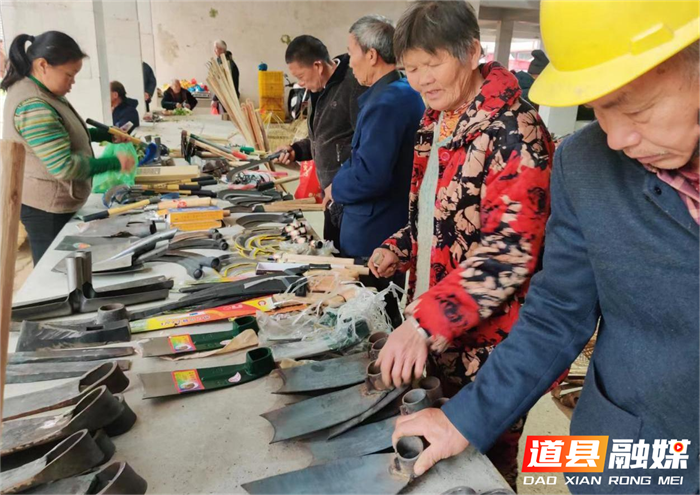 组图｜道县：春来农事忙 购农具助春耕3_副本.png