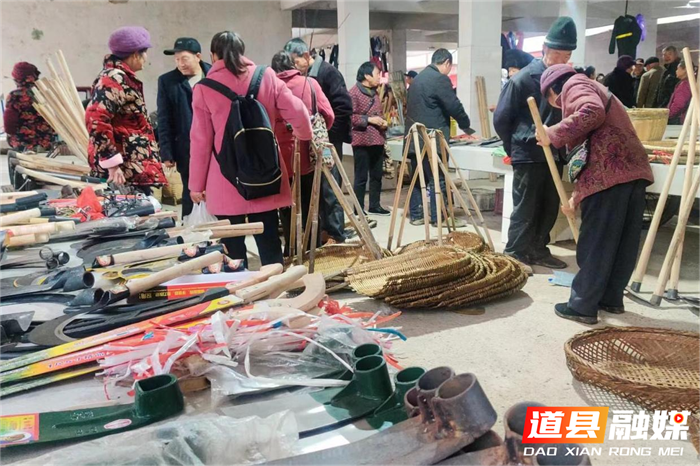 组图｜道县：春来农事忙 购农具助春耕7_副本.png