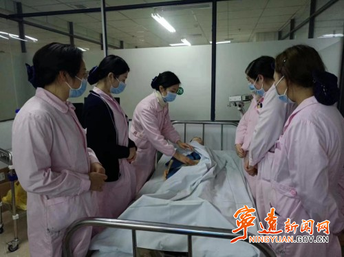 宁远县人民医院：提高护理操作技能 感受最不疼的“针”_副本500.jpg