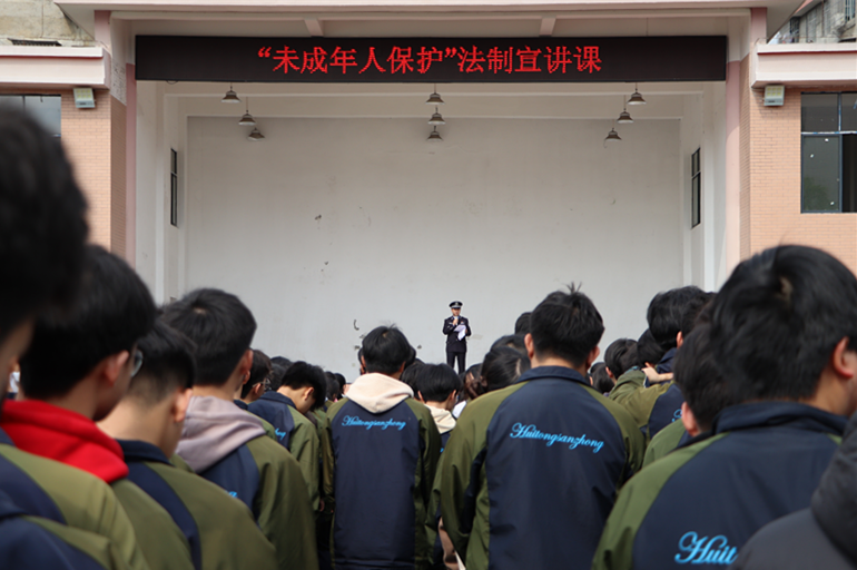 法制教育入校园，普法意识助成长_副本.png