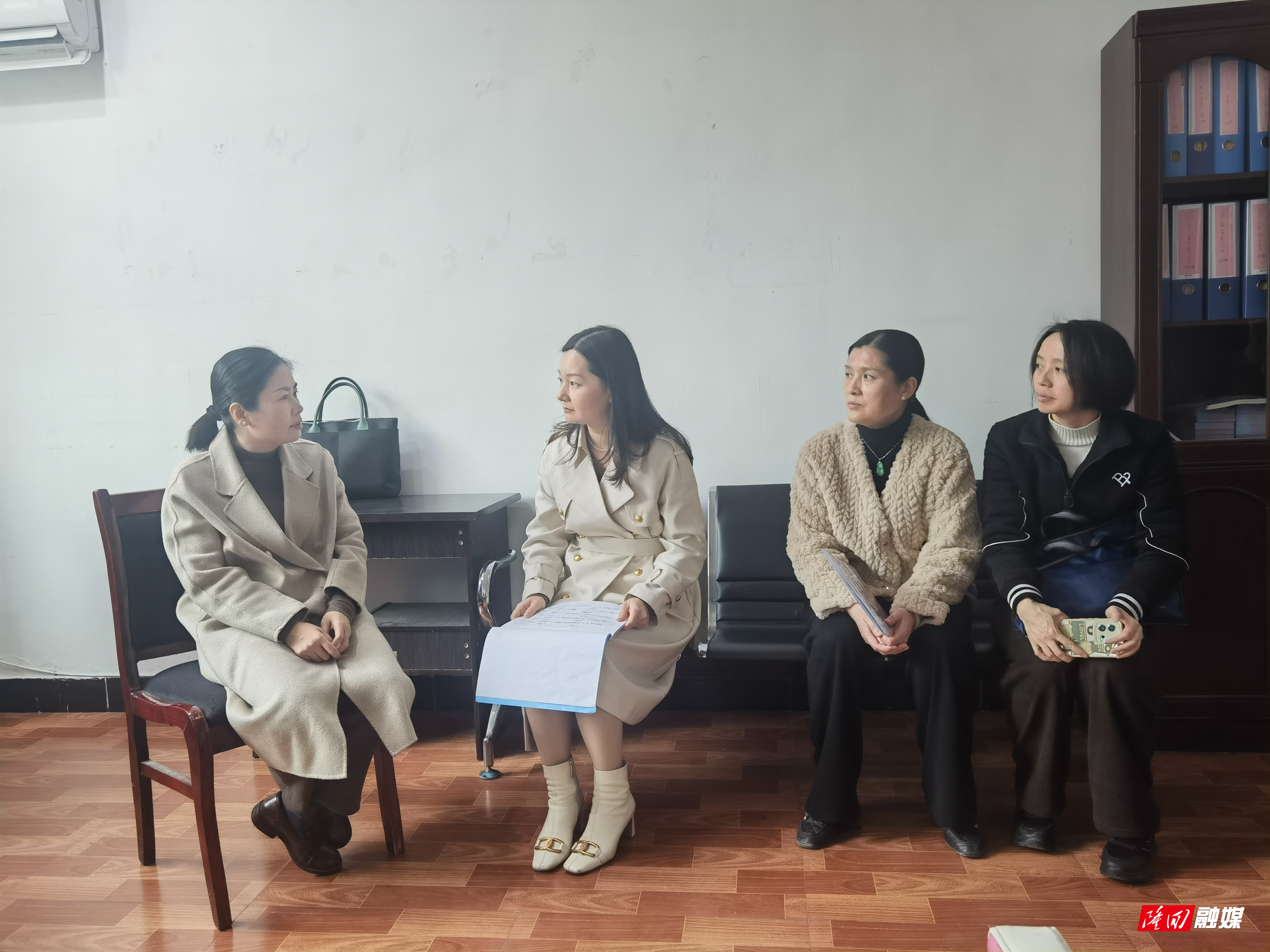 邵阳市妇联到隆回开展妇女儿童维权和家庭教育调研(图1)