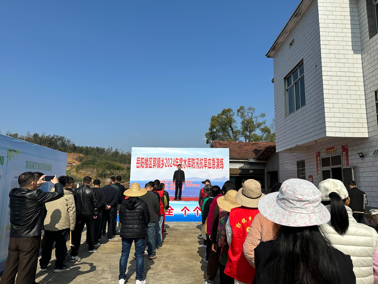 2024年3月26日,郭镇乡新时代文明实践所在马安村开展水库防汛抗旱应急演练.jpg