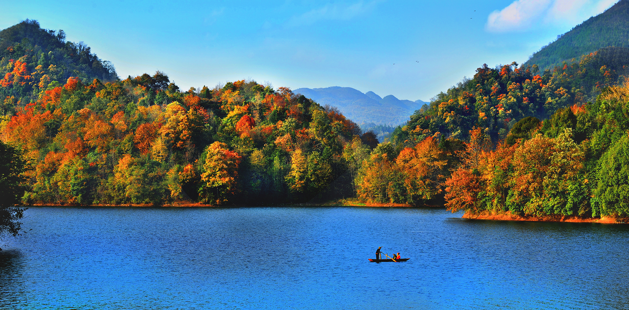 1711611869136252.jpg 百里杜鹃湖好风光。罗冠宇 摄.jpg