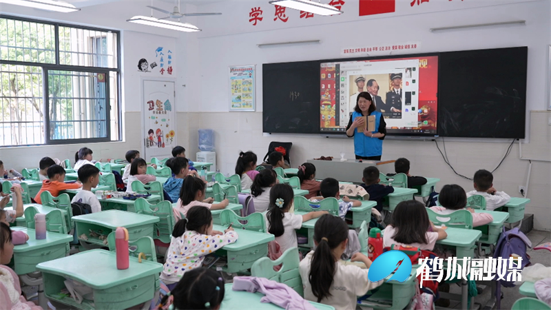 初编：怀化“百名院士进校园 万名科技工作者上讲台”活动启动.mp4_20240402_152241.409.jpg