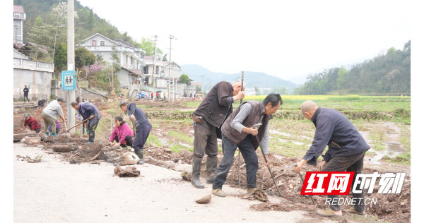 西冲湾村民积极参与村道拓宽建设.png