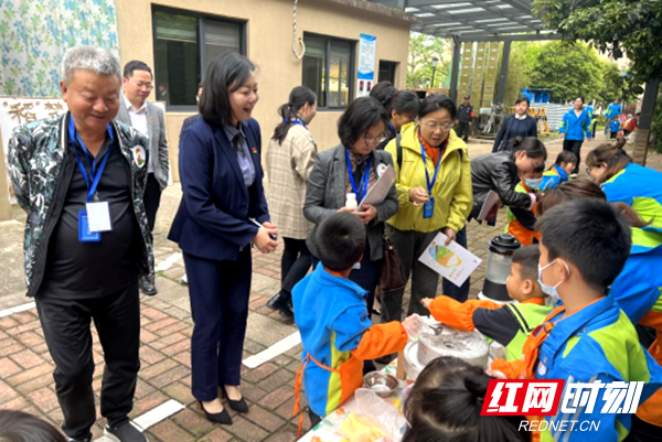 4.9 坡子街街道信息 （人大）推进“幼有所育”向“幼有优育”高质量发展——学前教育考察暨2024年第一季度人大代表活动665.png