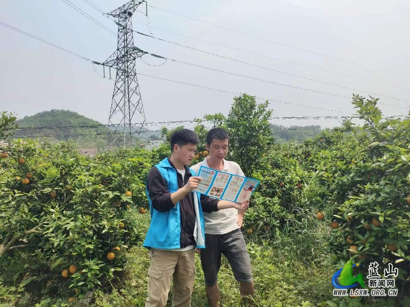 永州蓝山：“禁毒课堂”进果园.jpg