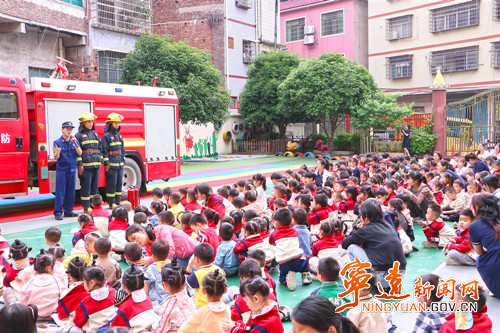 宁远：300余名幼儿齐上消防安全“第一课”_副本500.jpg