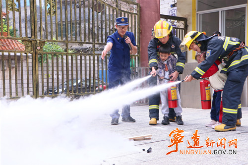 宁远：300余名幼儿齐上消防安全“第一课”2_副本500.jpg