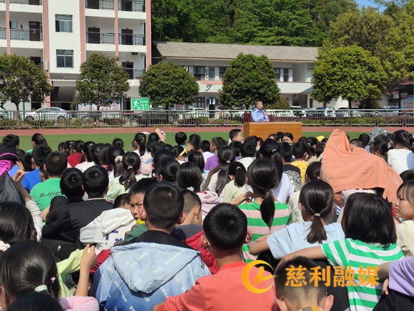 交通安全讲座1.jpg