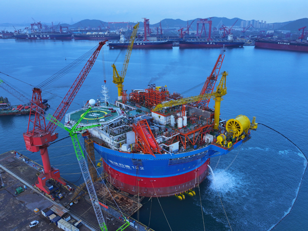 亚洲首艘圆筒型FPSO“海葵一号”建造完工。韩庆摄