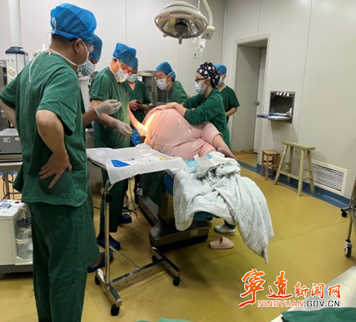 宁远县人民医院成功为260斤肥胖症产妇实施剖宫产_副本500.jpg
