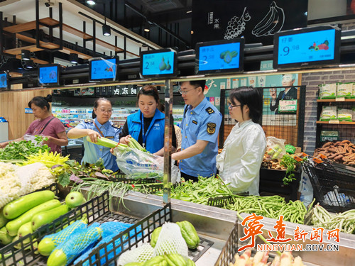 宁远：食品抽检部门联动  守护消费者舌尖安全_副本500.jpg