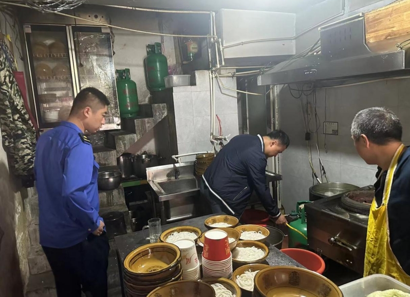 双清区城管局：开展燃气安全排查 确保居民安“燃”无恙(图1)