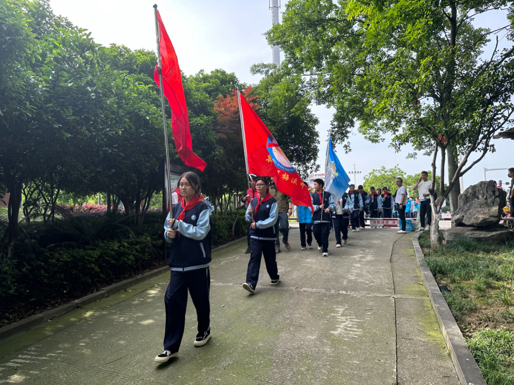 2024年5月6日,梅溪街道新时代文明实践所于街道辖区开展“庆五一、迎五四”“弘扬劳动精神 凝聚青春力量”健步走活动 (2).jpg 2024年5月6日,梅溪街道新时代文明实践所于街道辖区开展“庆五一、迎五四”“弘扬劳动精神 凝聚青春力量”健步走活动 (2).jpg