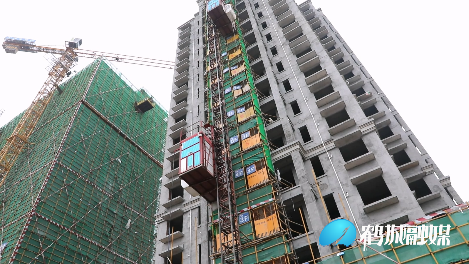 鹤城：加速推进高新区保障性租赁住房建设 让人才“住有所居”.mp4_20240510_154841.041.jpg