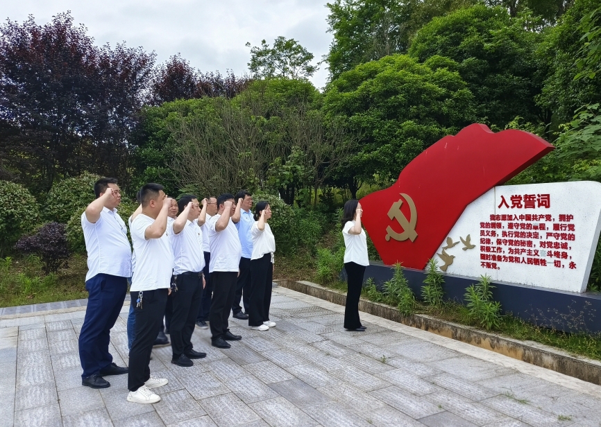 双清区科工信局:“走进红色基地 感悟峥嵘岁月”铸牢中华民族共同体意识主题党日活动(图1)