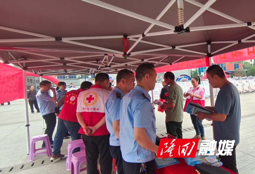 筑牢交通安全防线 隆回交通执法大队防灾减灾在行动(图1)