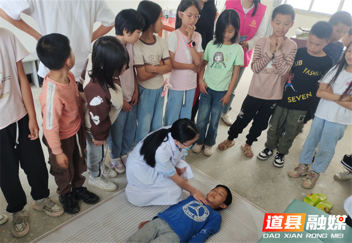 防溺常演练 安全伴我行——道县四马桥镇开展2024年防溺水教育演练 1_副本1.png 防溺常演练 安全伴我行——道县四马桥镇开展2024年防溺水教育演练 1_副本1.png