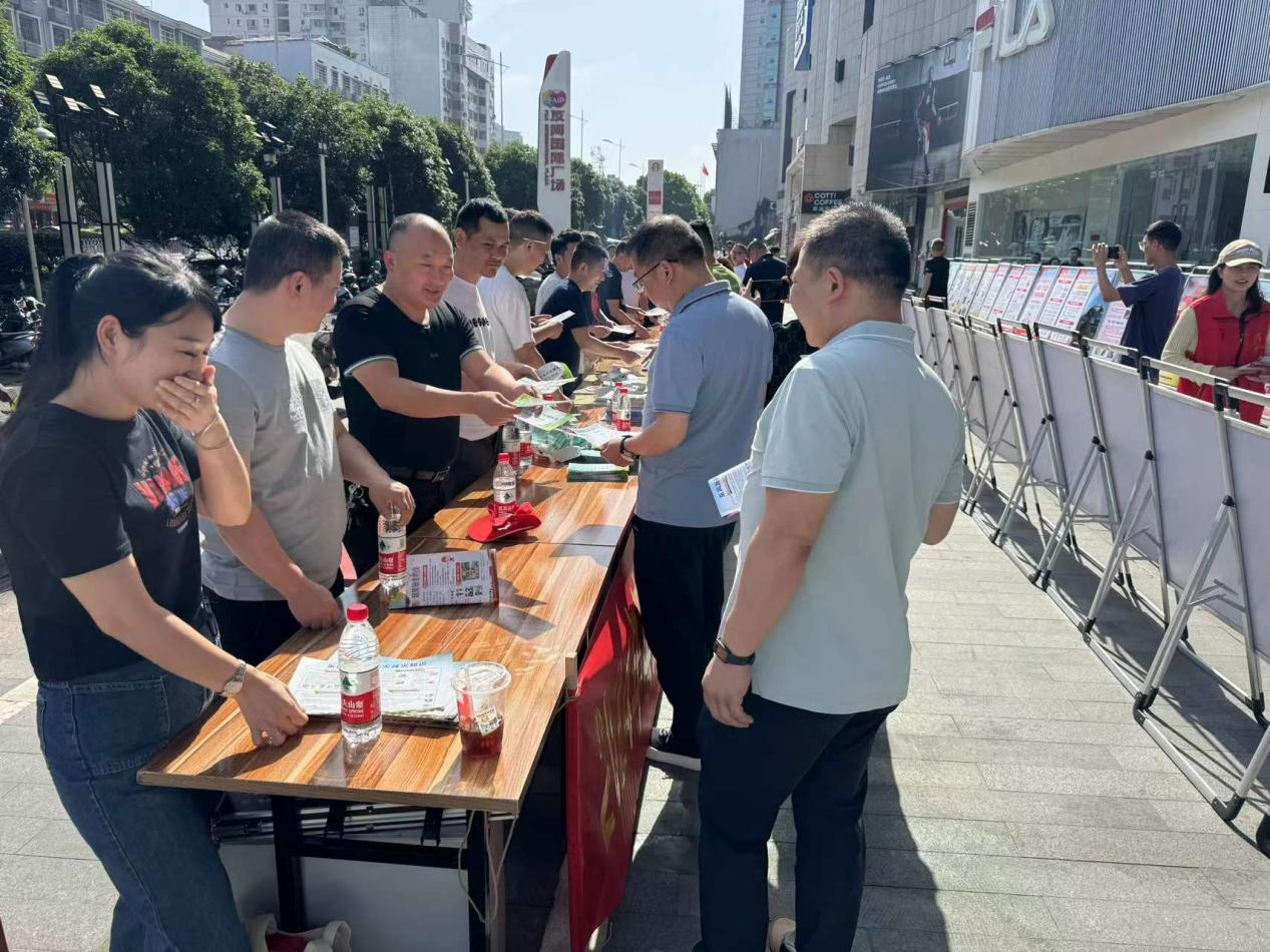 双清区开展2024年“防灾减灾日”宣传活动(图1)