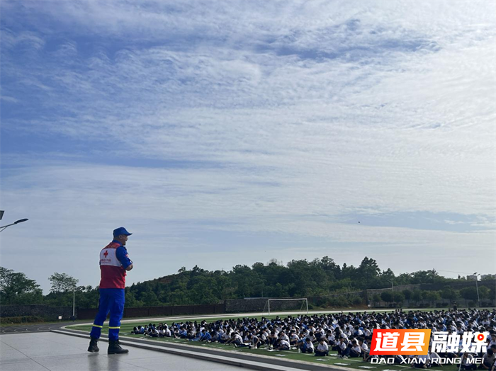 蓝天救援队进校园 共筑防溺水安全网2_副本.png