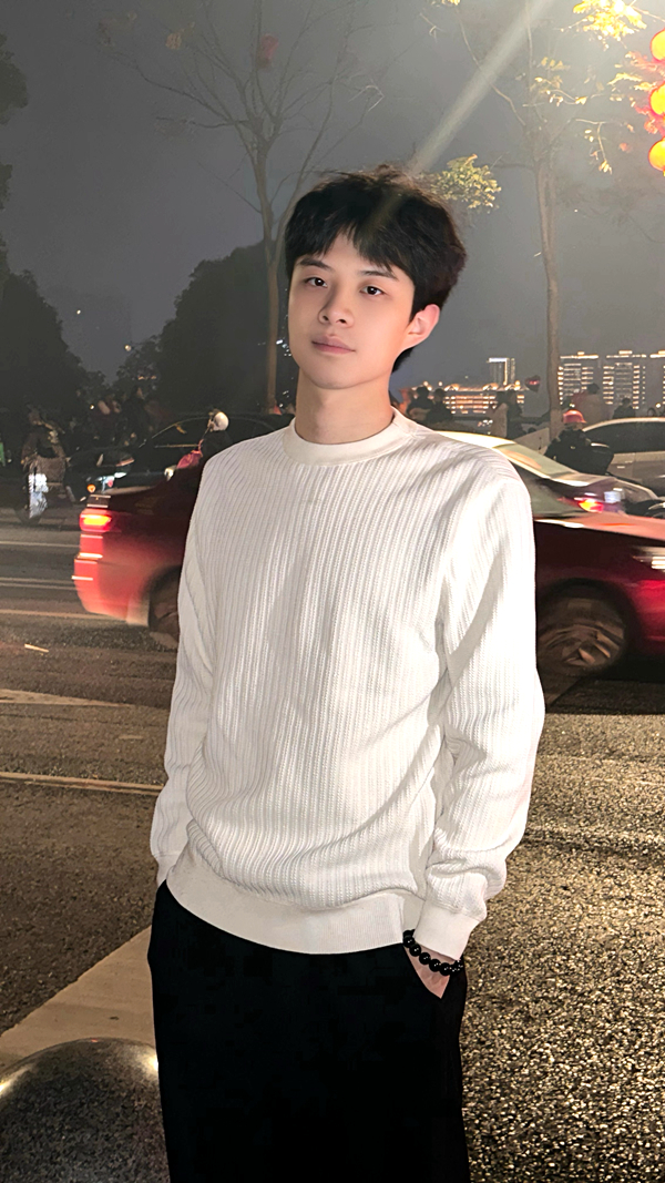 陈易帜_副本.jpg