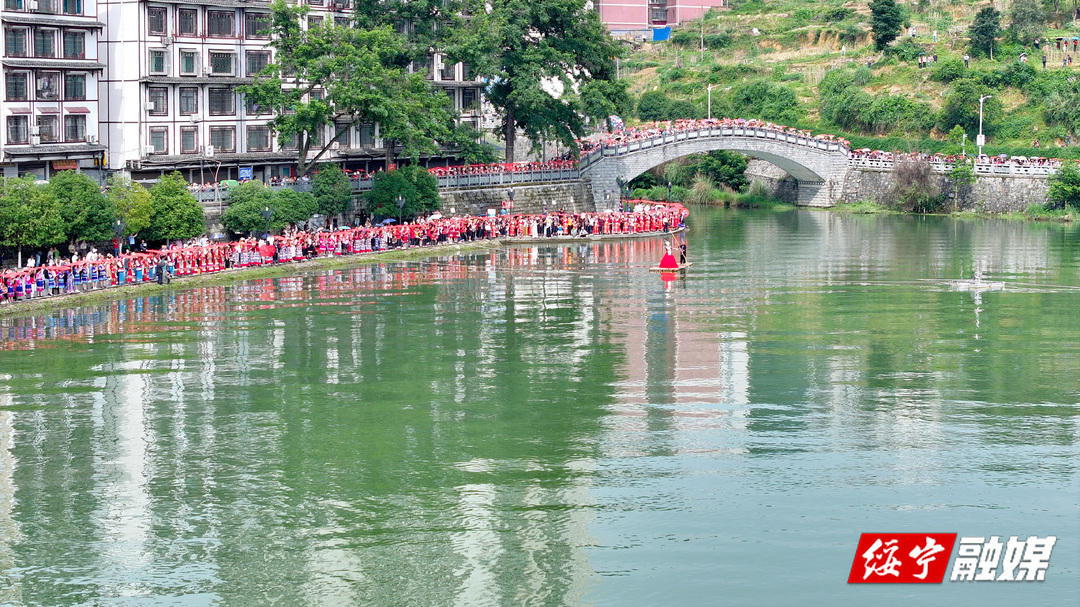 2024年绥宁苗族四月八姑娘节盛大启幕   各地游客与当地苗族同胞共享传统非遗文化盛宴(图6)