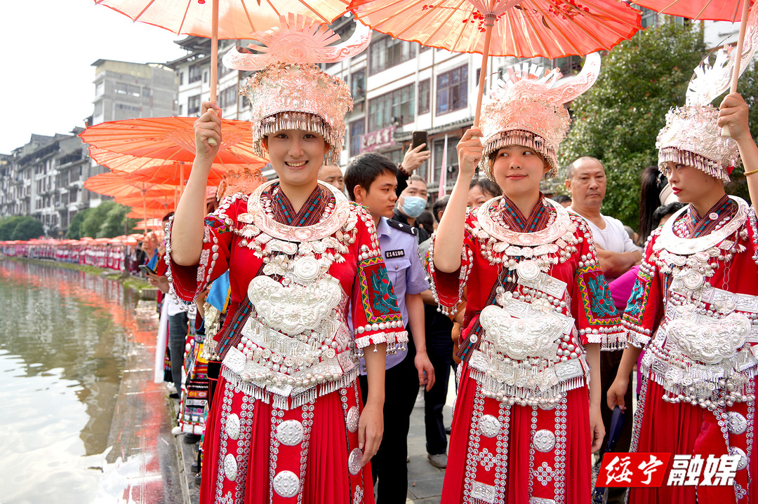 2024年绥宁苗族四月八姑娘节盛大启幕   各地游客与当地苗族同胞共享传统非遗文化盛宴(图5)