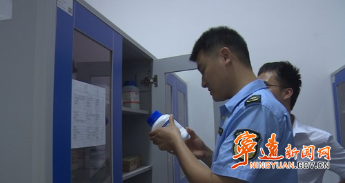 宁远多部门联合深入易制毒化学品企业开展张贴通告、告知书宣传活动_副本500.jpg