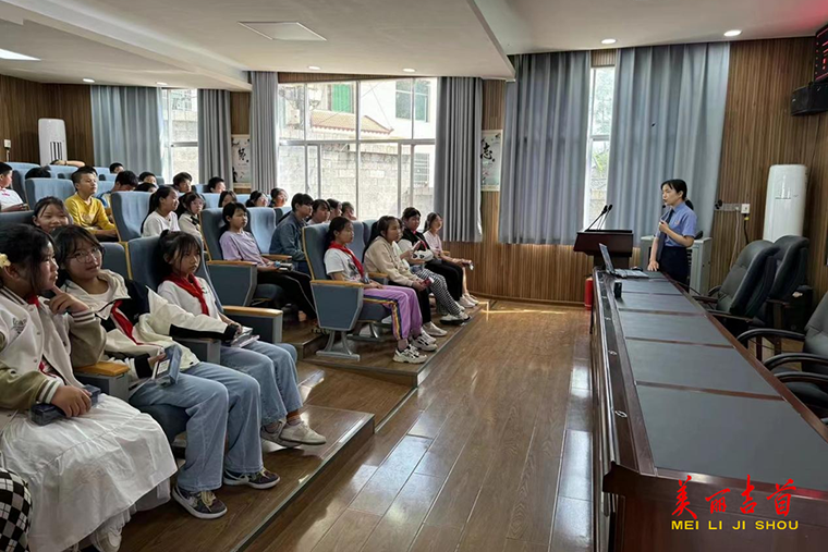 湘西州多单位联合普法进乡村 守护留守儿童健康成长1.png