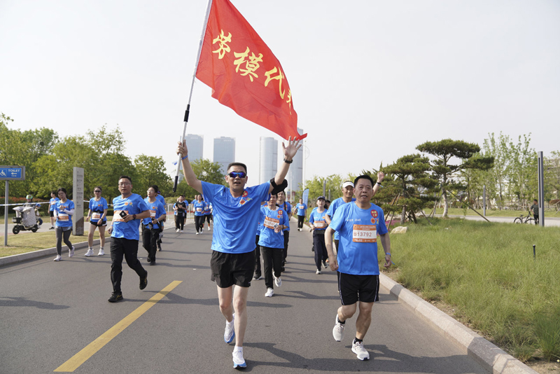 劳模工匠、产业工人、新就业形态劳动者等群体引领特色方阵领先跑