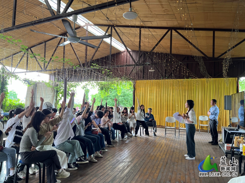 楠市中心小学举办“同心聚力,共创辉煌”团队建设活动2.jpg 楠市中心小学举办“同心聚力,共创辉煌”团队建设活动2.jpg