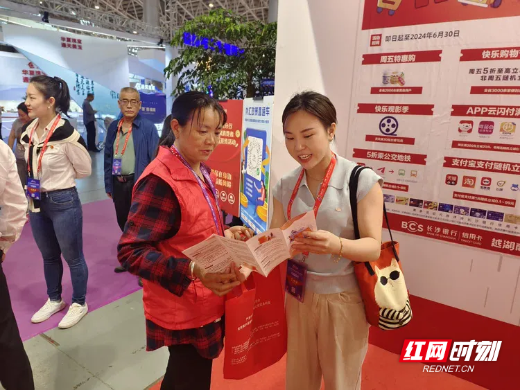 简篇-金融助力矿博会,现金服务暖人心——人民银行郴州市分行开展“人民币知识进矿博”宣传活动